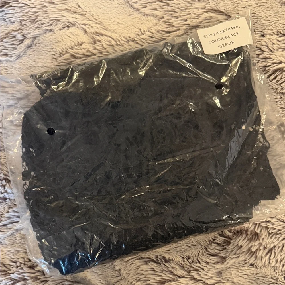 Elegant Black Lace Bralette - Picture 4 of 4